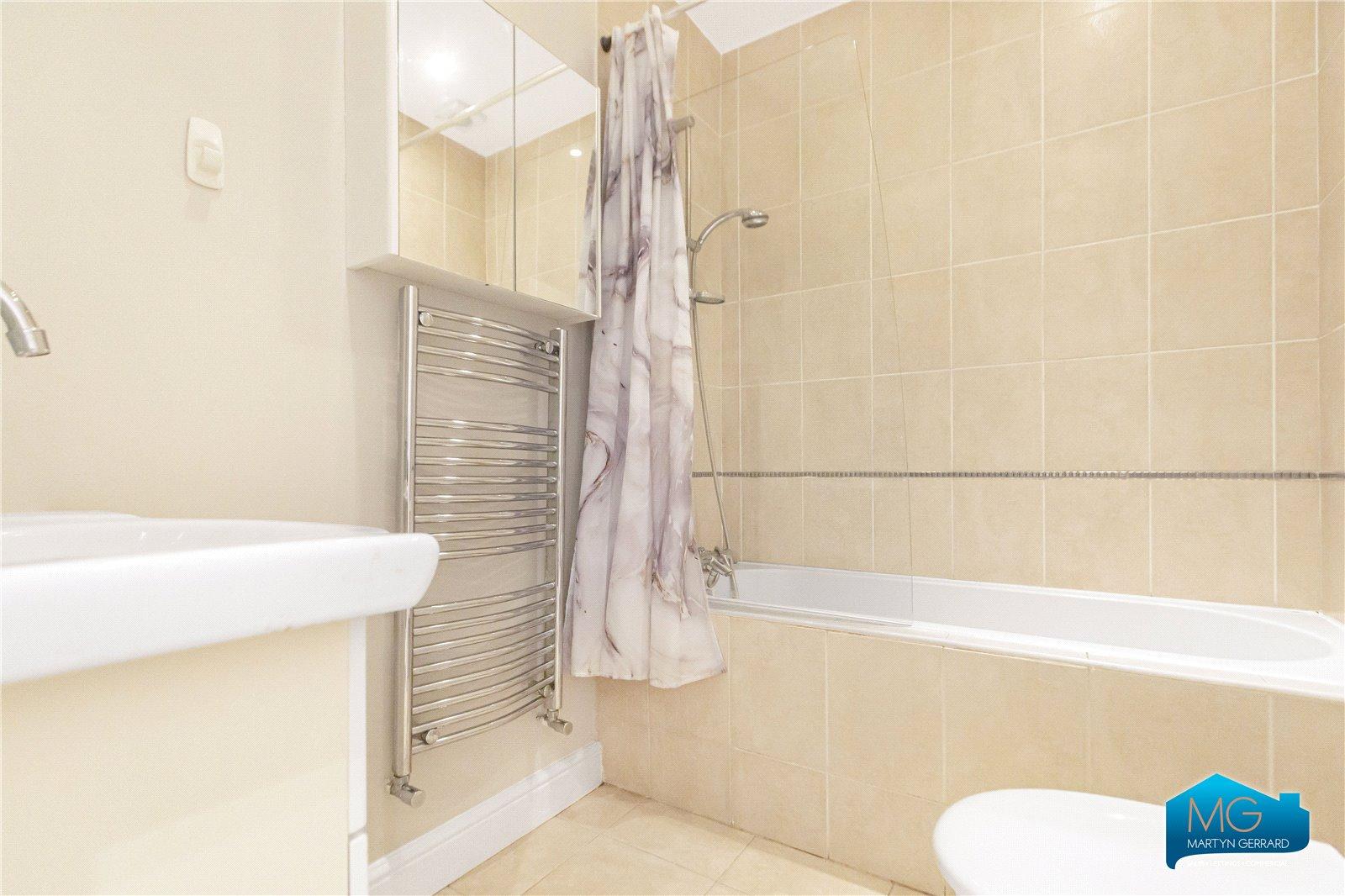 2 bedroom Ground Floor Flat to rent - Martyn Gerrard