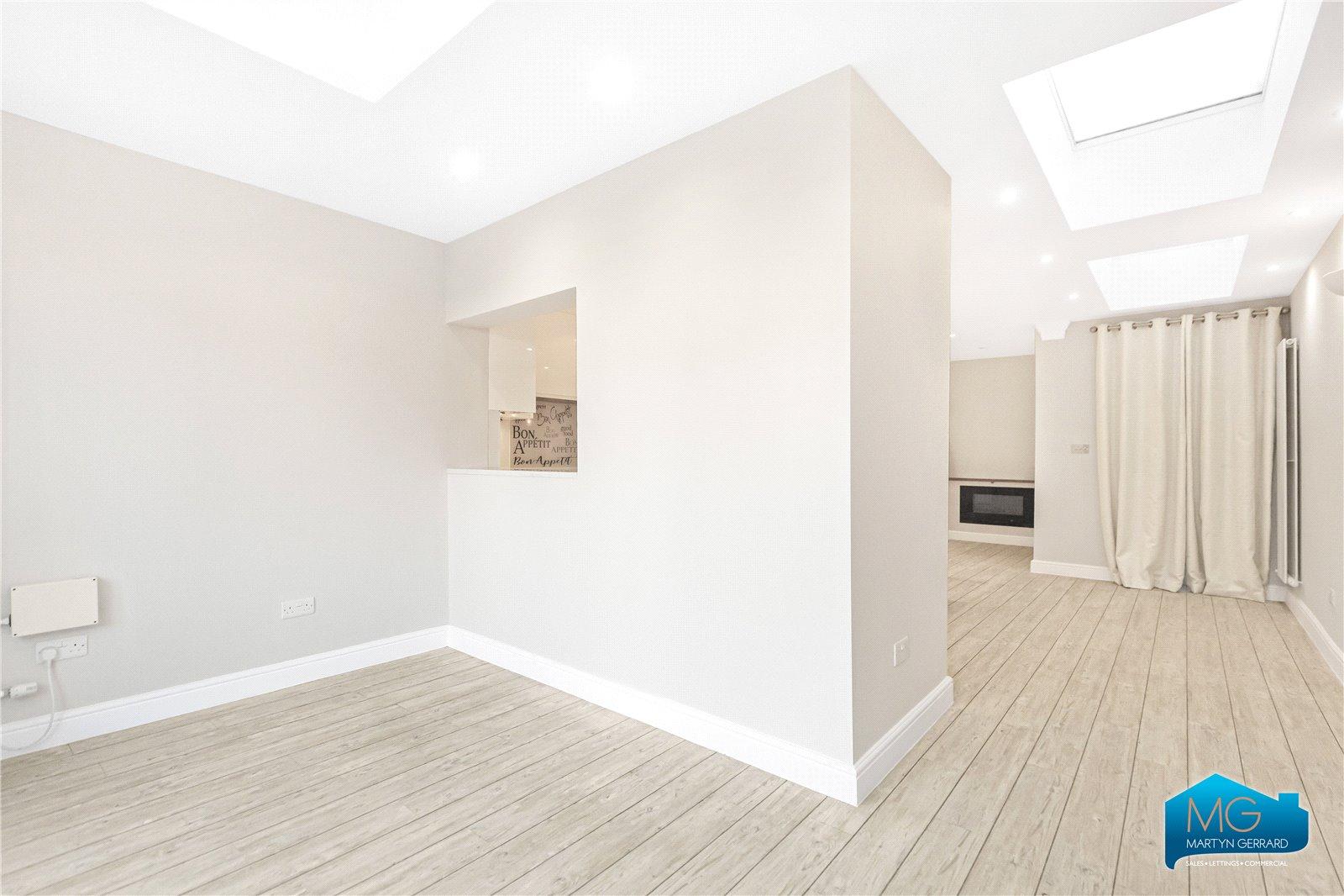 2 bedroom Ground Floor Flat to rent - Martyn Gerrard