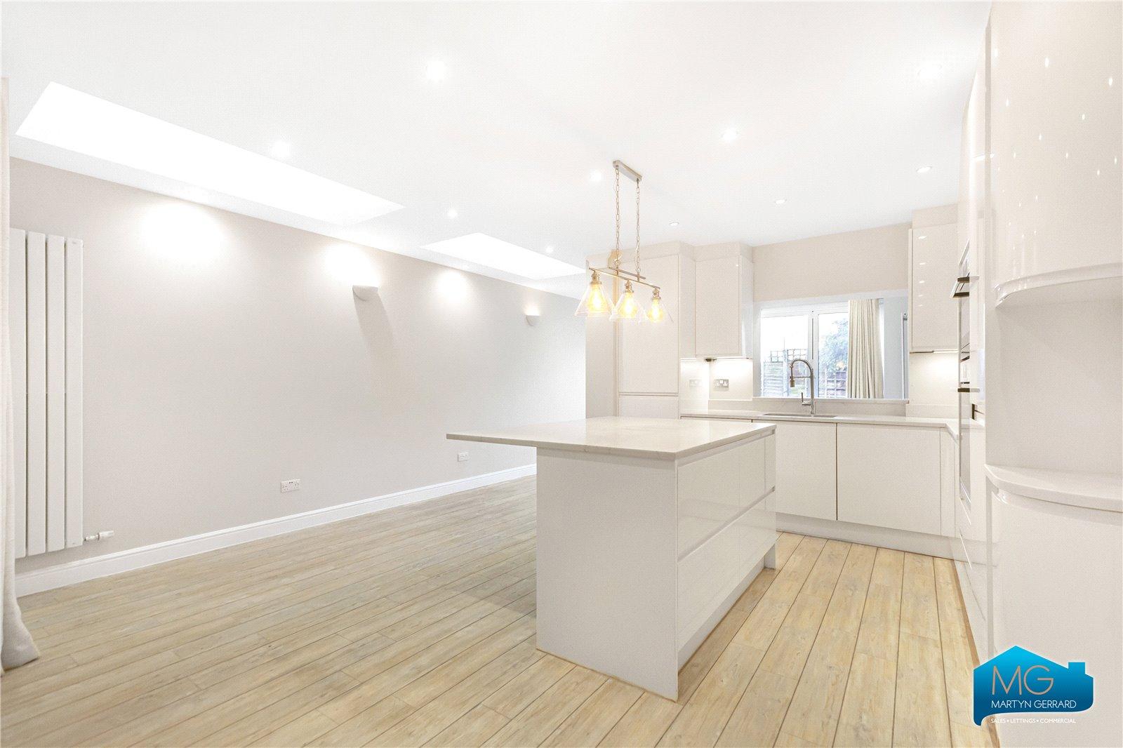 2 bedroom Ground Floor Flat to rent - Martyn Gerrard