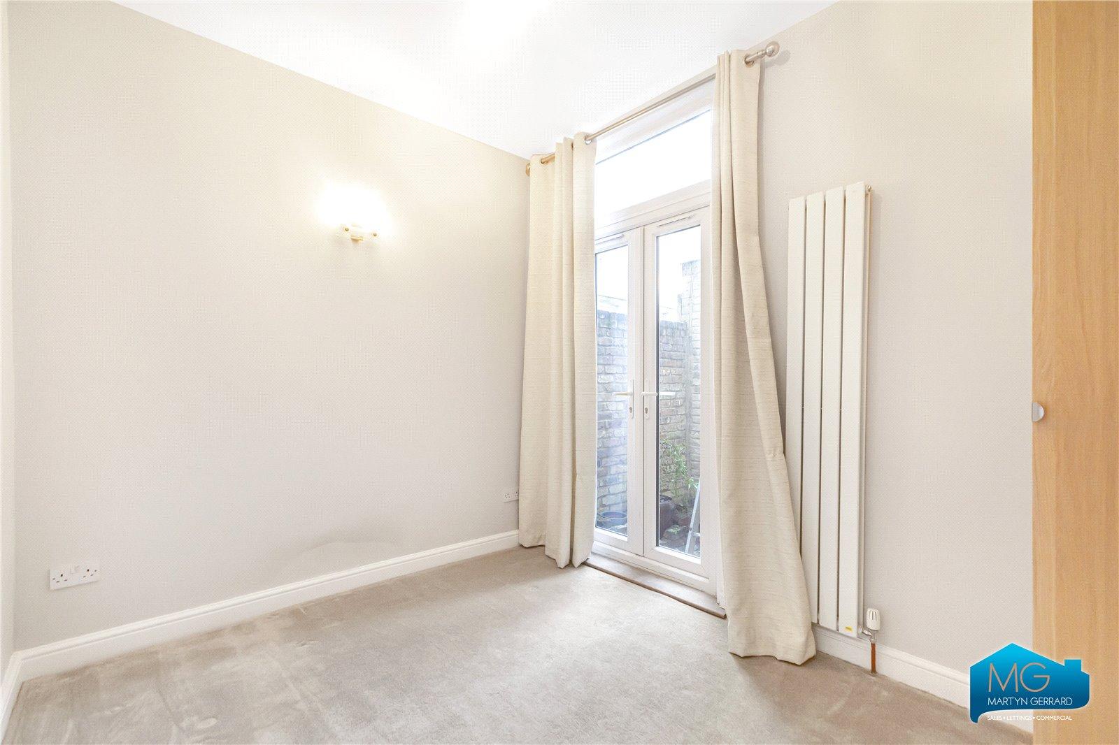 2 bedroom Ground Floor Flat to rent - Martyn Gerrard