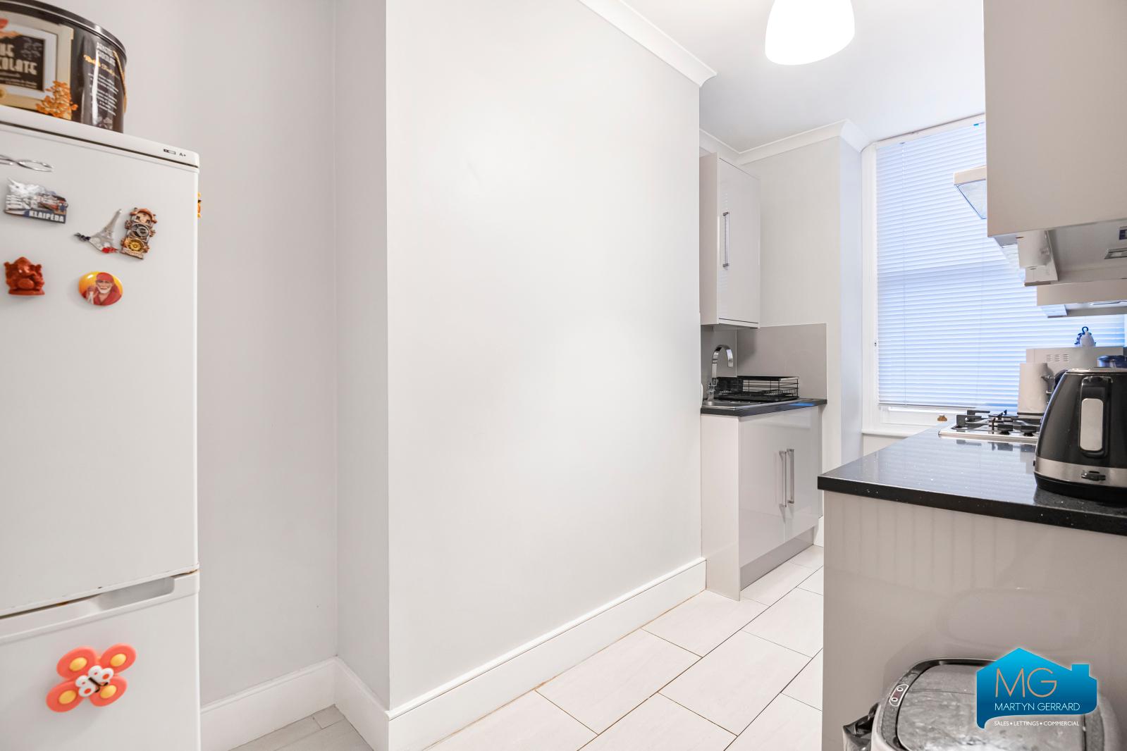 2 bedroom Apartment to rent - Martyn Gerrard