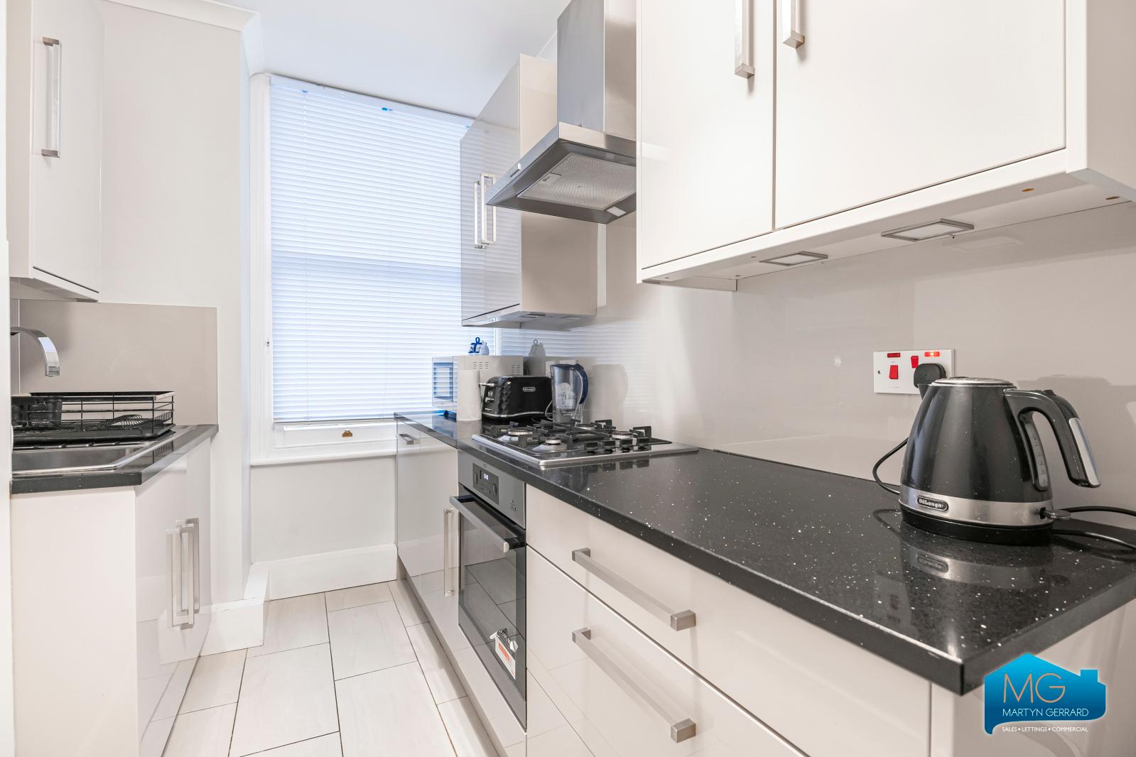 2 bedroom Apartment to rent - Martyn Gerrard