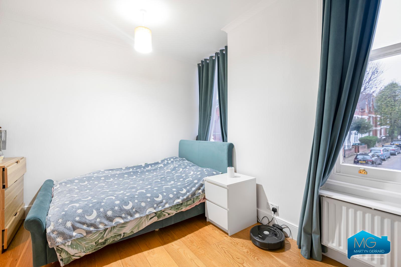 2 bedroom Apartment to rent - Martyn Gerrard