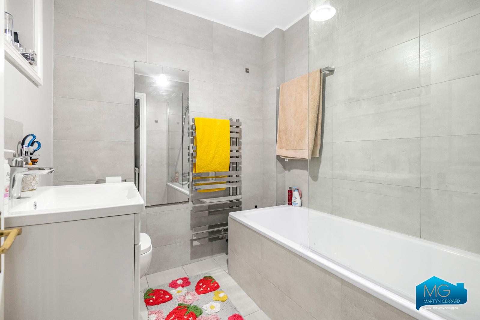 2 bedroom Apartment to rent - Martyn Gerrard