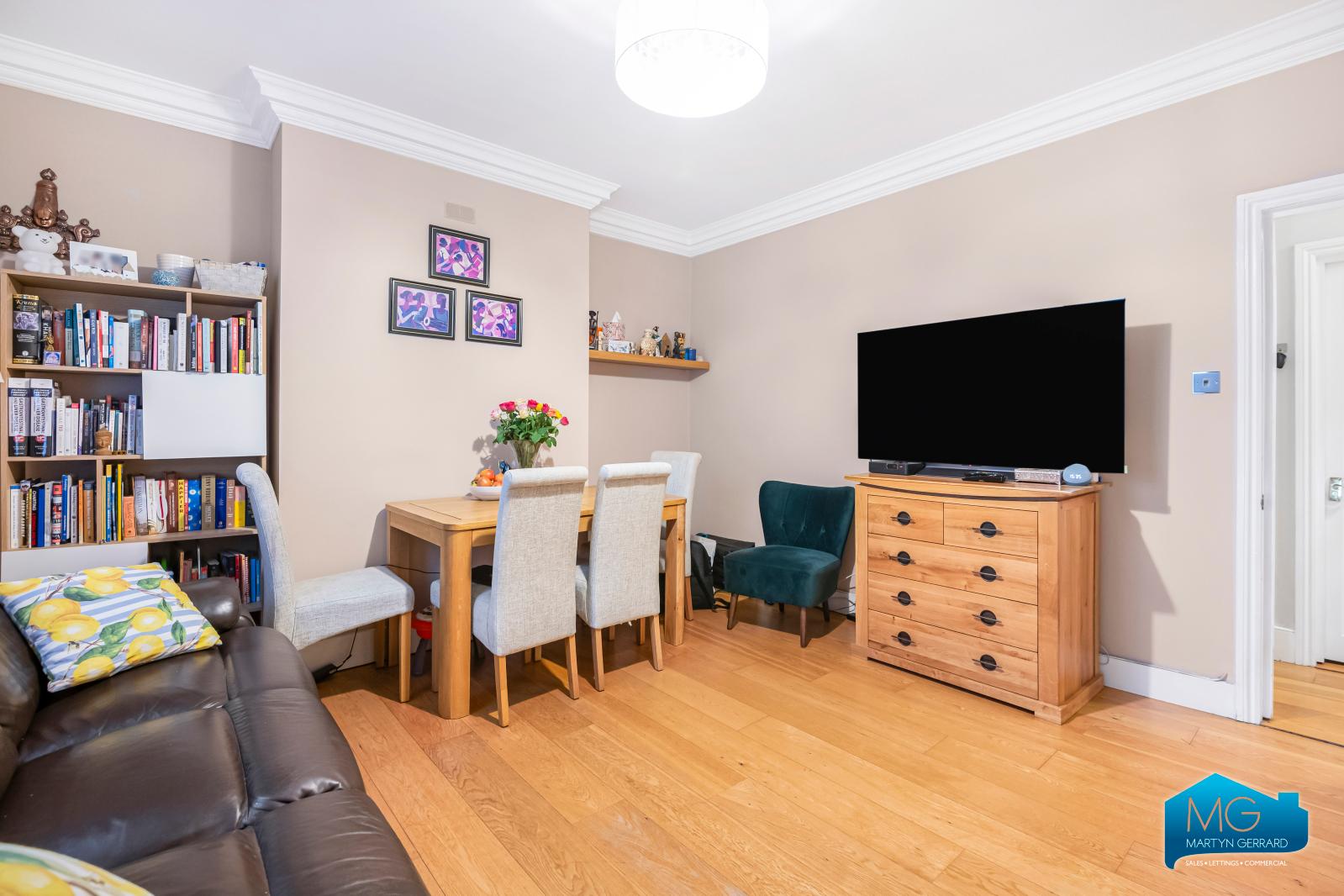 2 bedroom Apartment to rent - Martyn Gerrard
