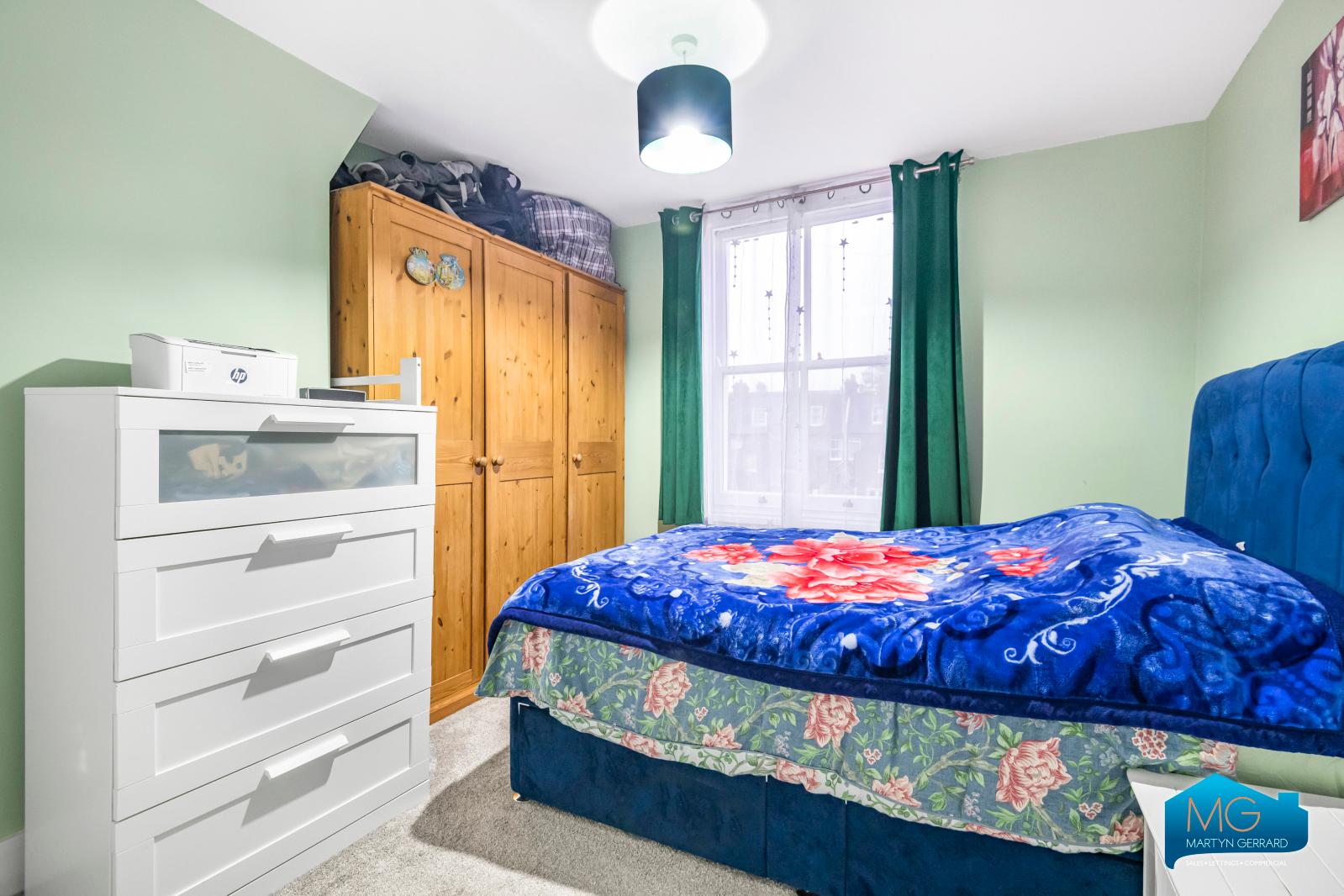 2 bedroom Apartment to rent - Martyn Gerrard