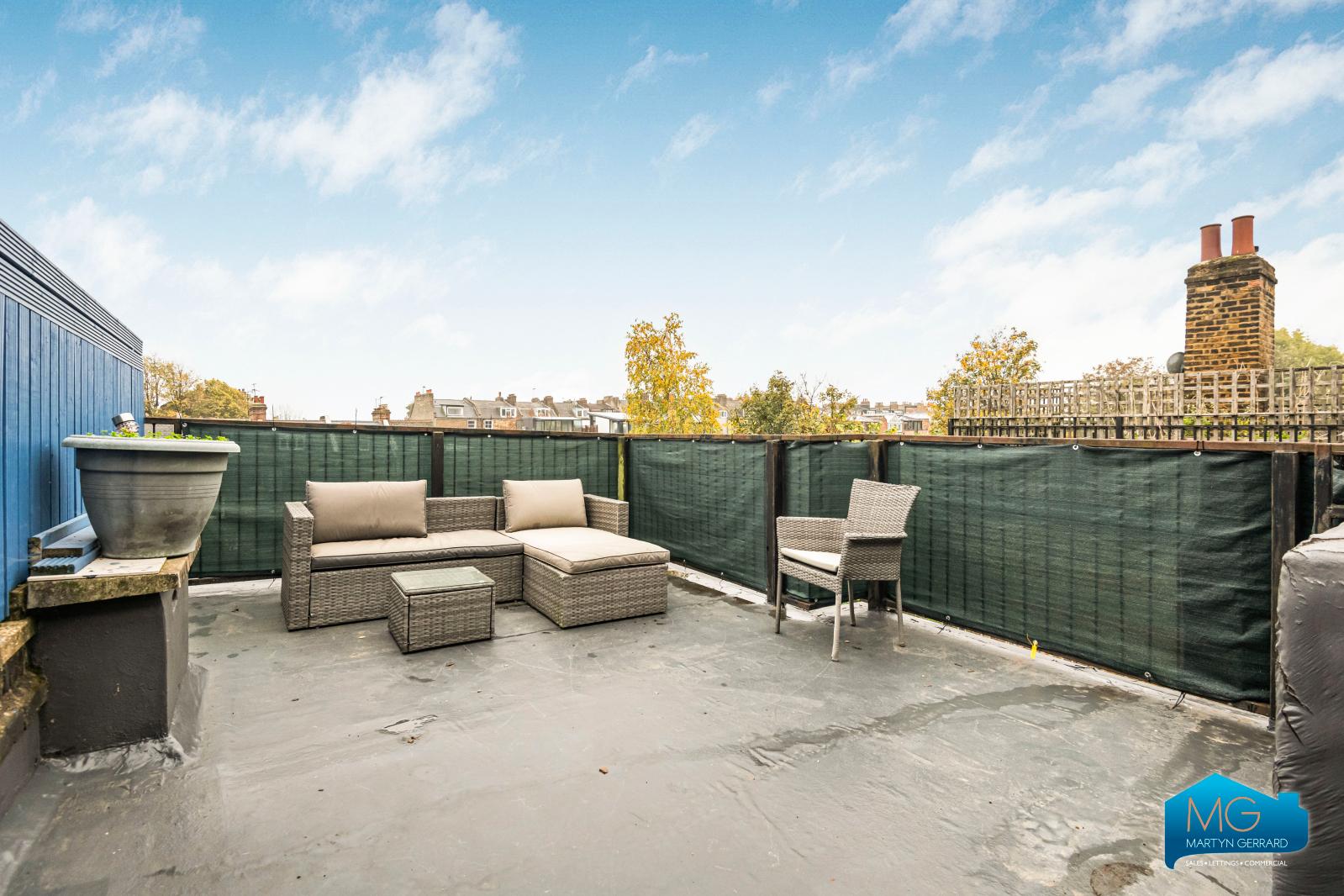 2 bedroom Apartment to rent - Martyn Gerrard