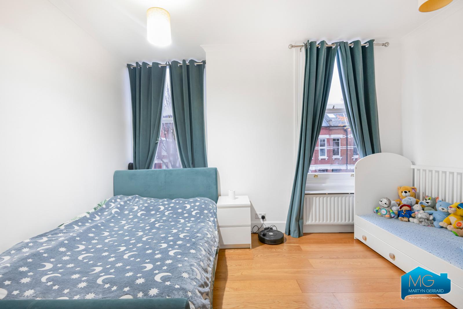 2 bedroom Apartment to rent - Martyn Gerrard