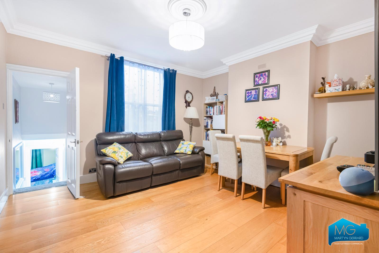 2 bedroom Apartment to rent - Martyn Gerrard