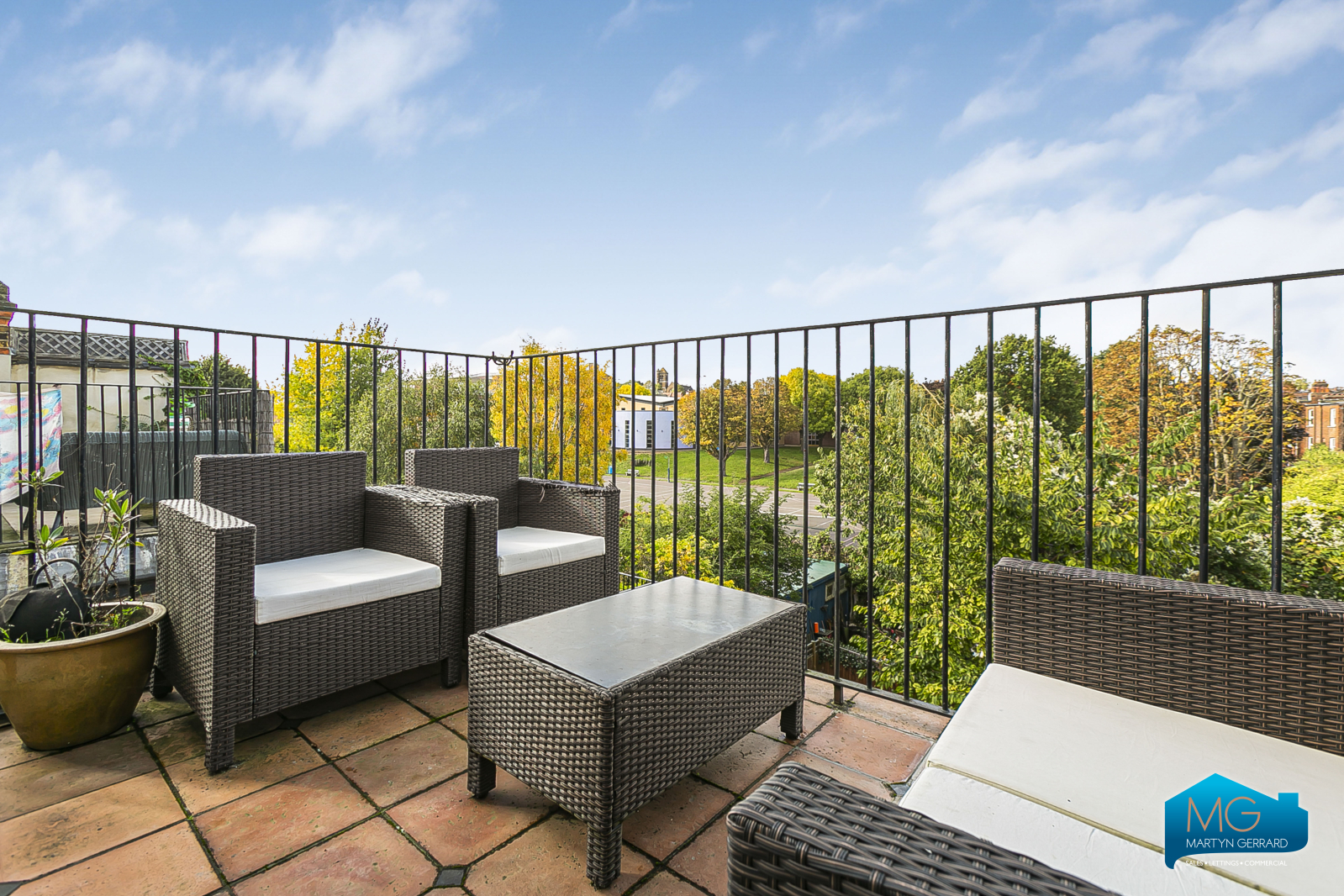 5 bedroom End of Terrace House to rent - Martyn Gerrard