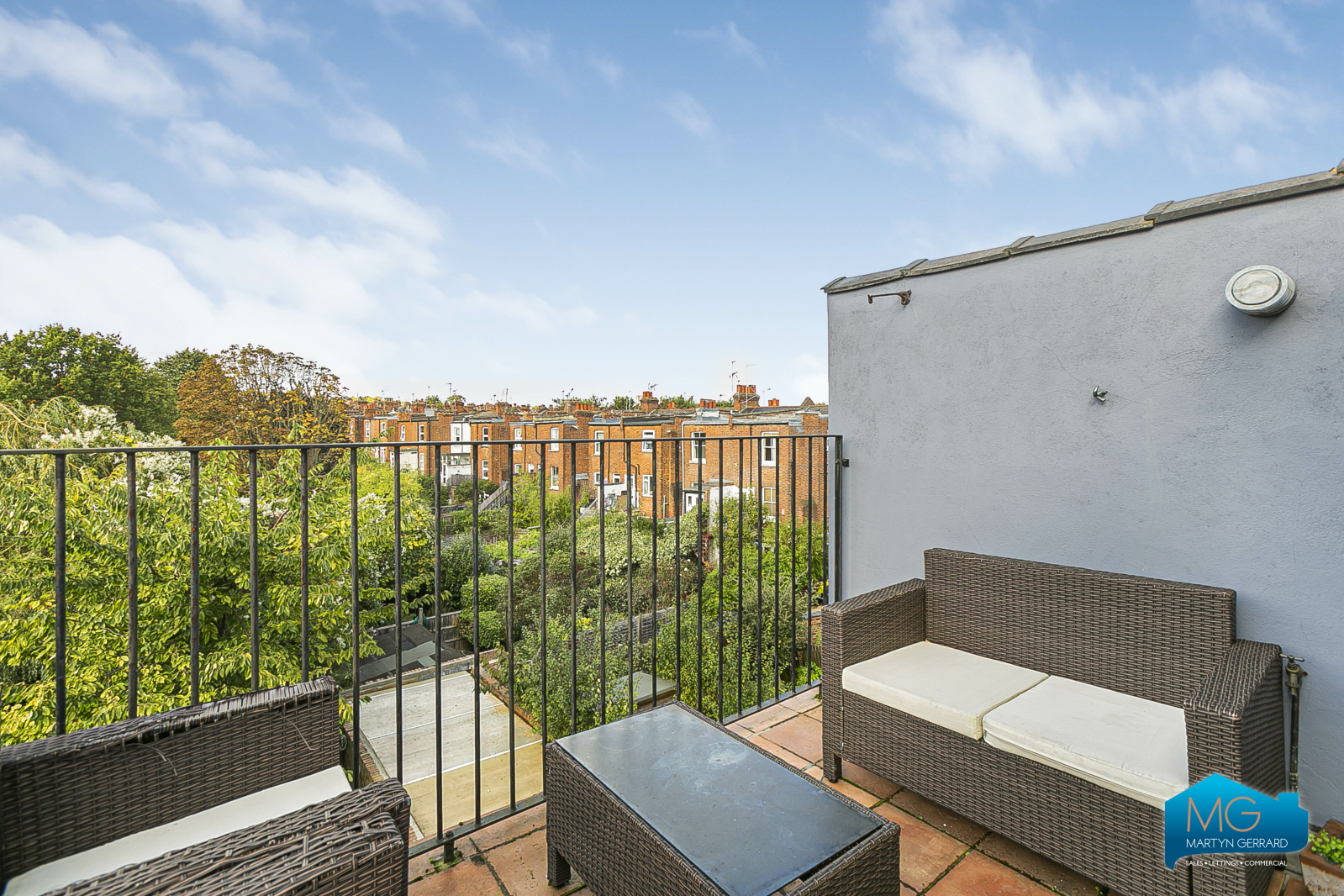 5 bedroom End of Terrace House to rent - Martyn Gerrard