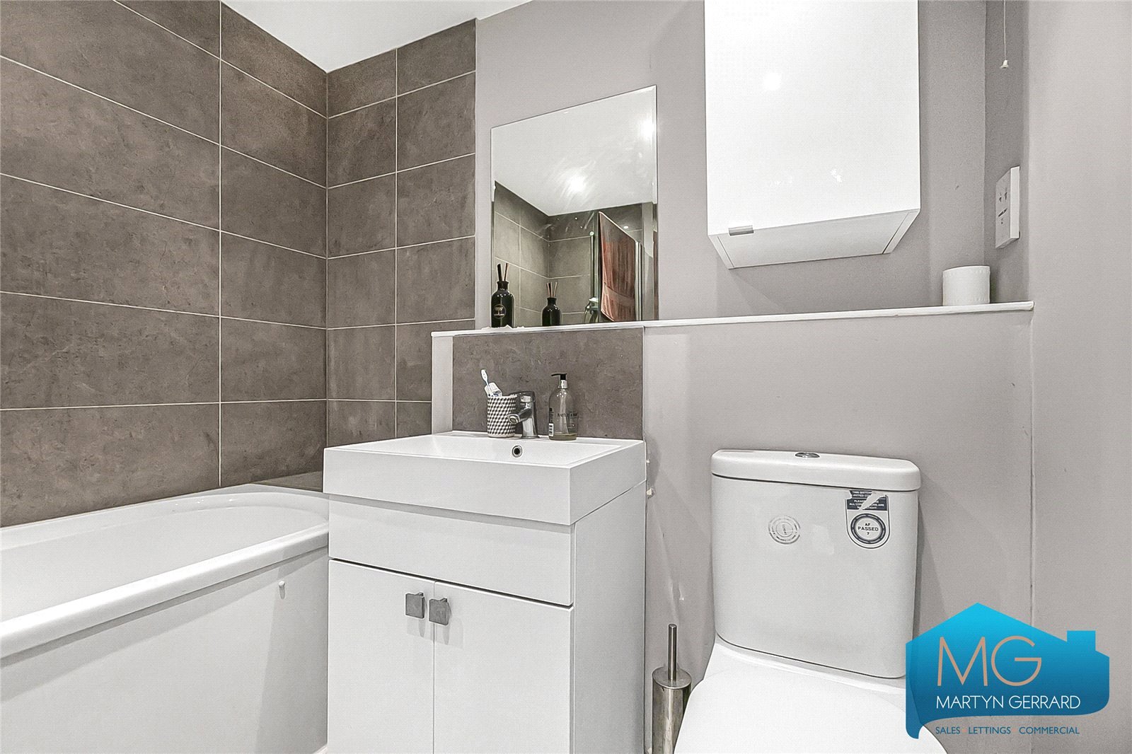 2 bedroom Apartment to rent - Martyn Gerrard