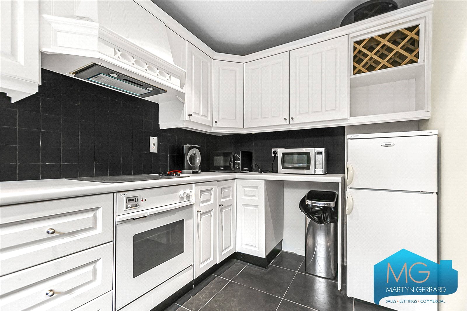 2 bedroom Apartment to rent - Martyn Gerrard