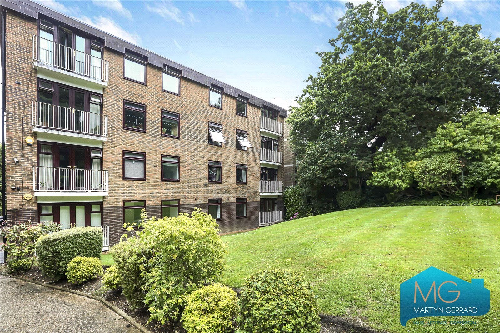 2 bedroom Apartment to rent - Martyn Gerrard