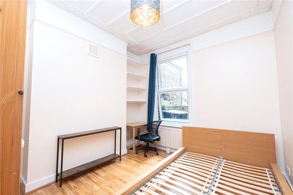 2 bedroom Ground Floor Flat to rent - Martyn Gerrard