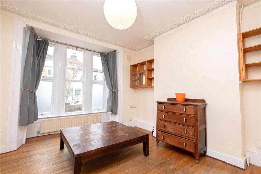2 bedroom Ground Floor Flat to rent - Martyn Gerrard