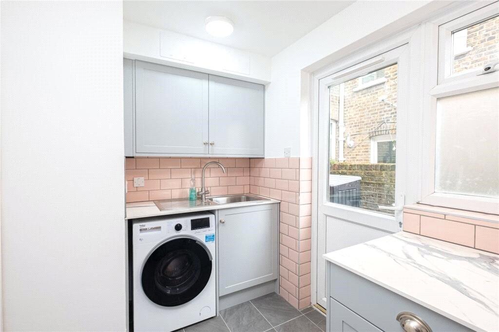 2 bedroom Ground Floor Flat to rent - Martyn Gerrard