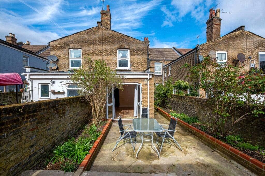 2 bedroom Ground Floor Flat to rent - Martyn Gerrard