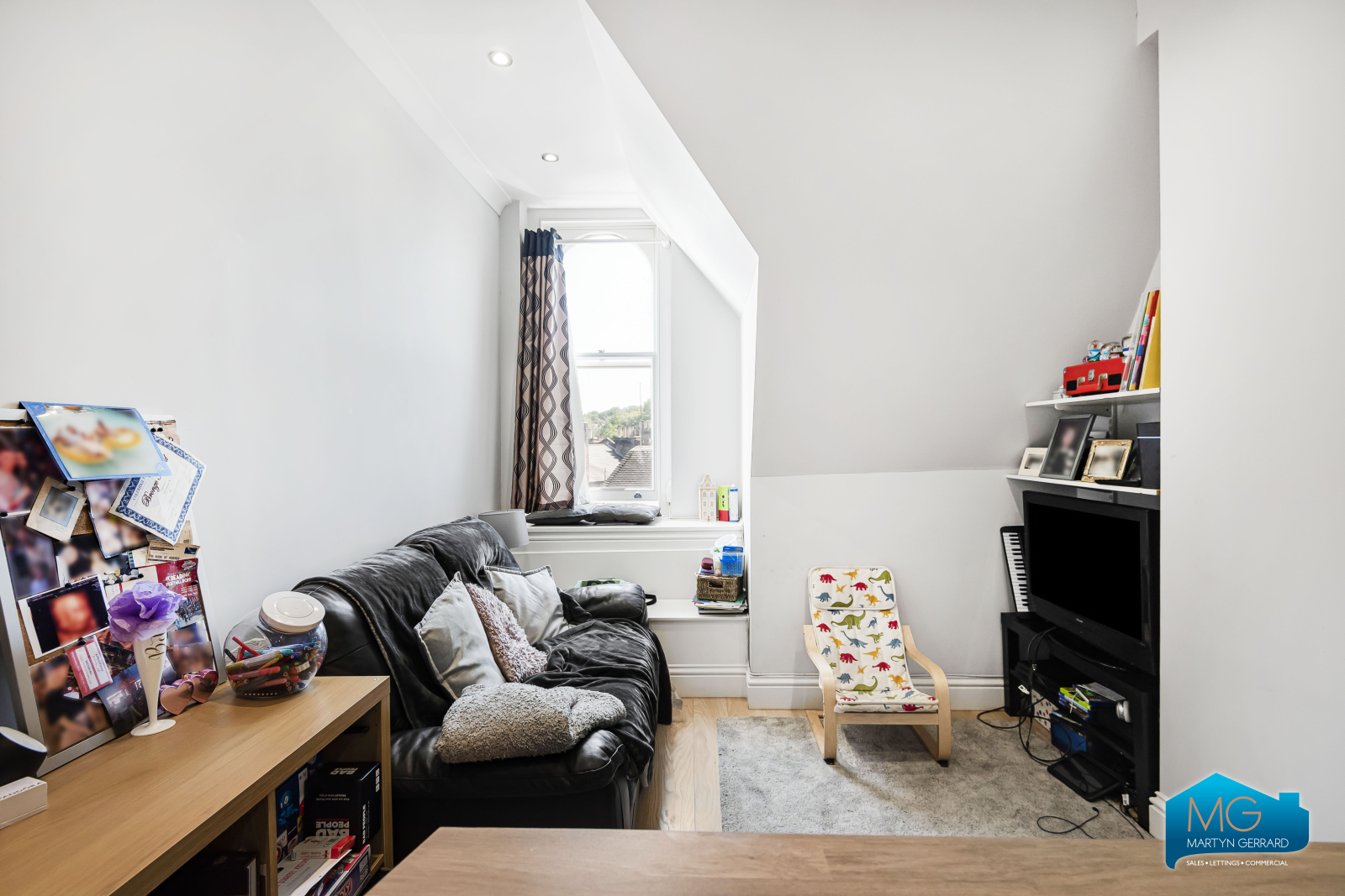 2 bedroom Apartment to rent - Martyn Gerrard