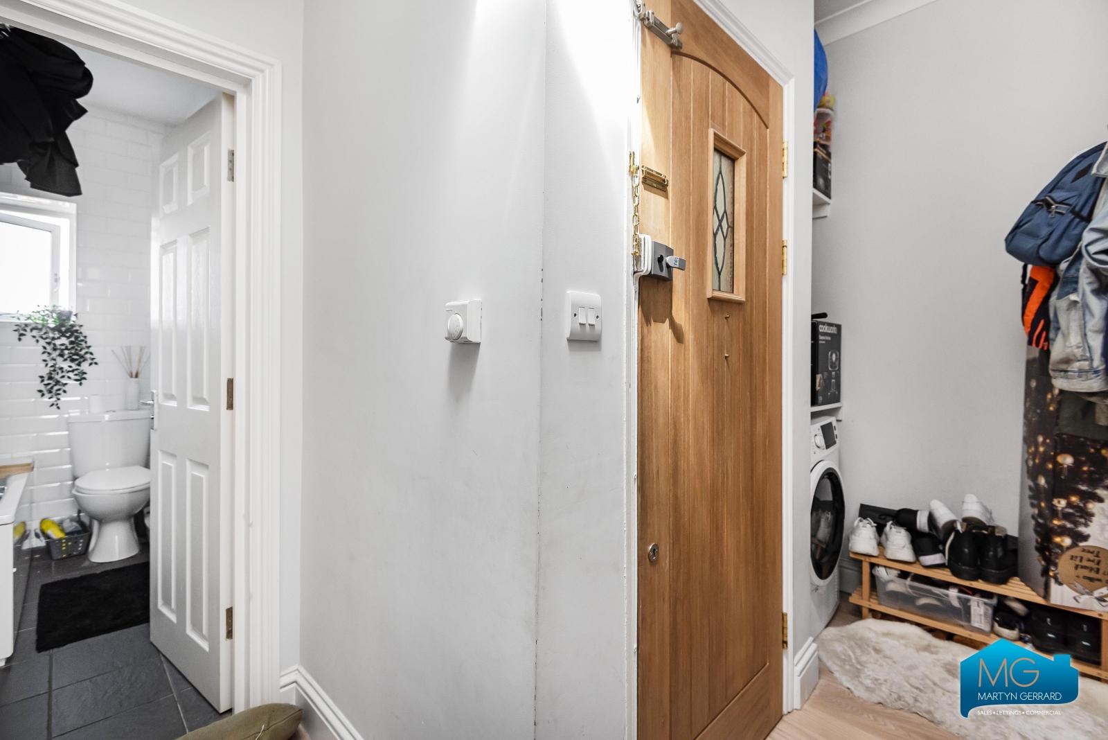 2 bedroom Apartment to rent - Martyn Gerrard