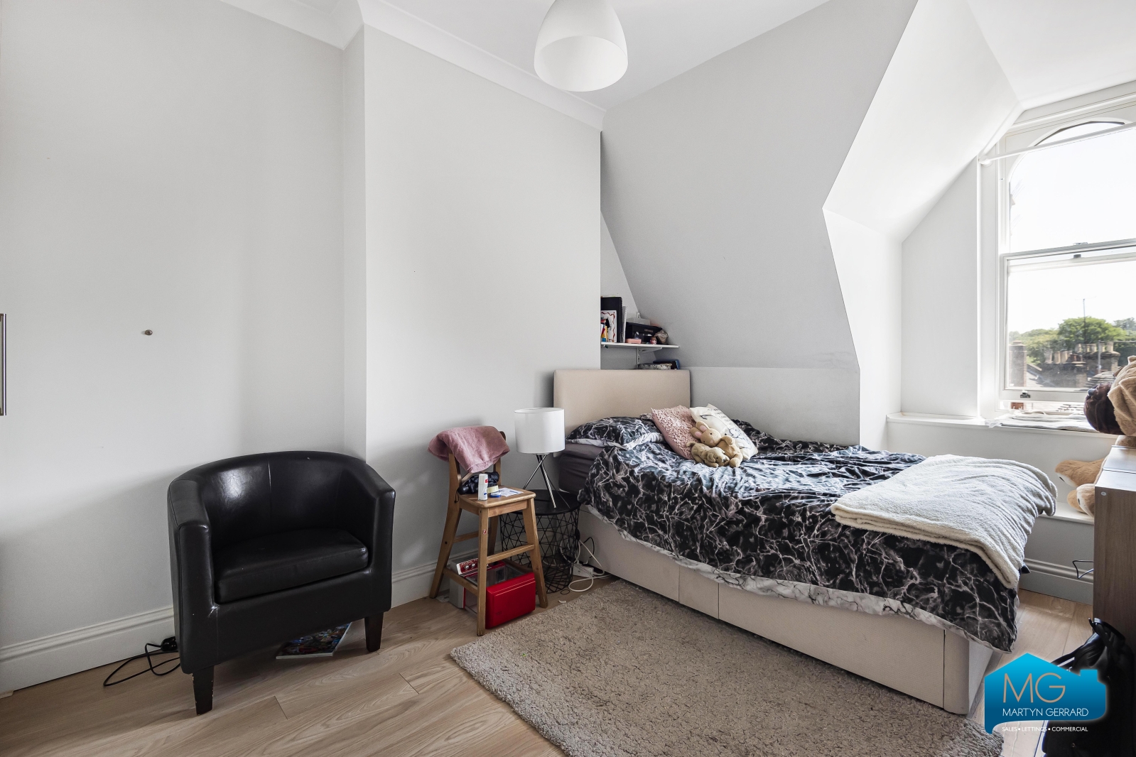 2 bedroom Apartment to rent - Martyn Gerrard