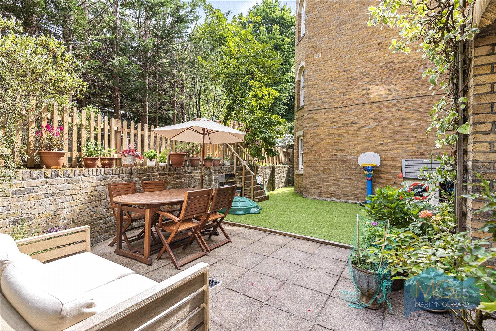 2 bedroom Ground Floor Flat to rent - Martyn Gerrard