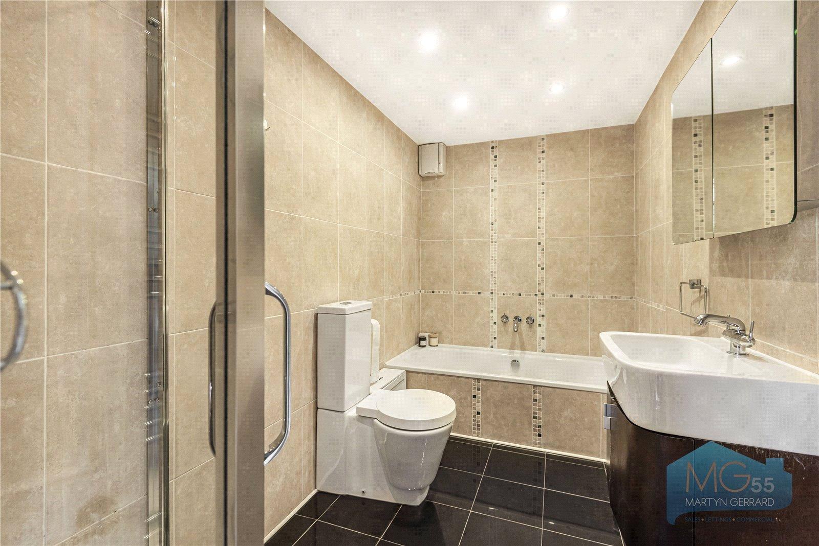 2 bedroom Ground Floor Flat to rent - Martyn Gerrard