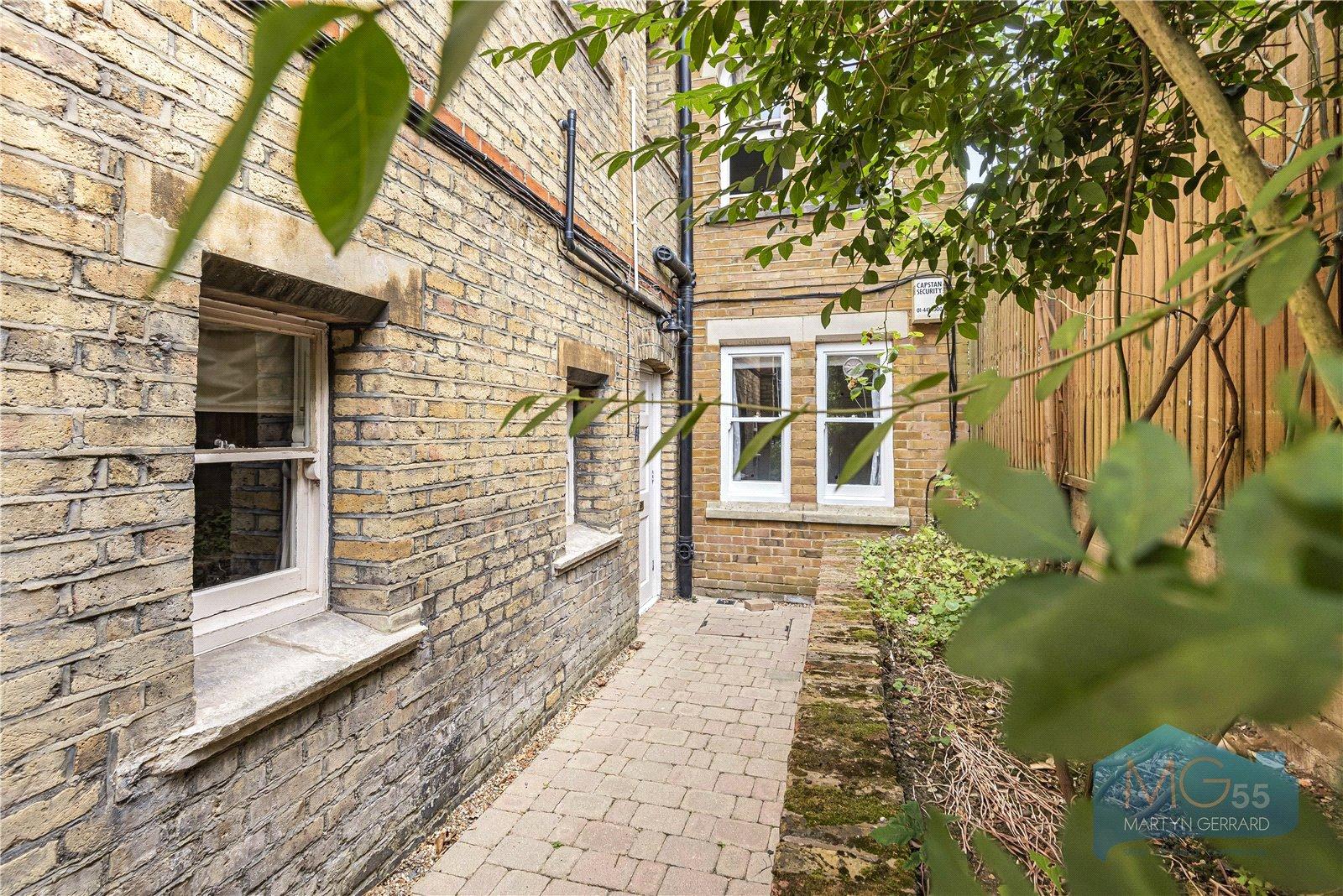 2 bedroom Ground Floor Flat to rent - Martyn Gerrard