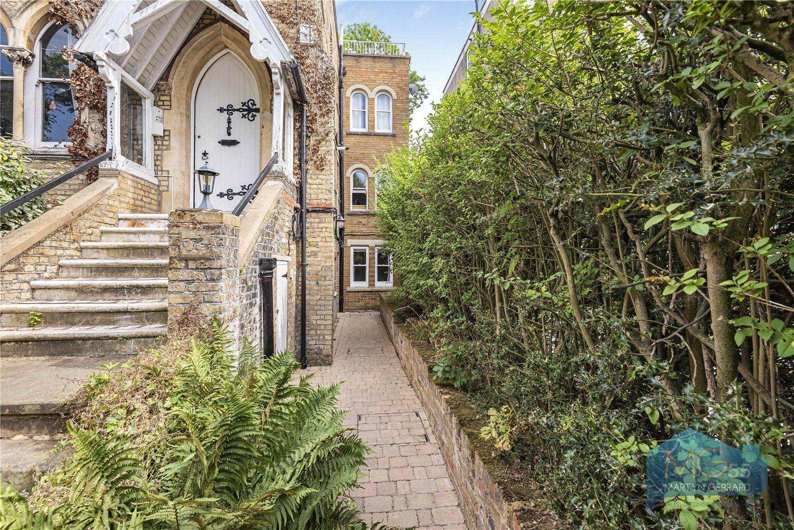 2 bedroom Ground Floor Flat to rent - Martyn Gerrard