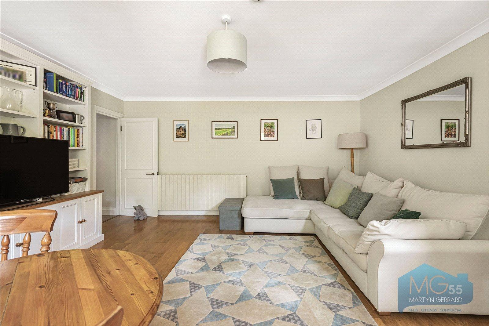 2 bedroom Ground Floor Flat to rent - Martyn Gerrard