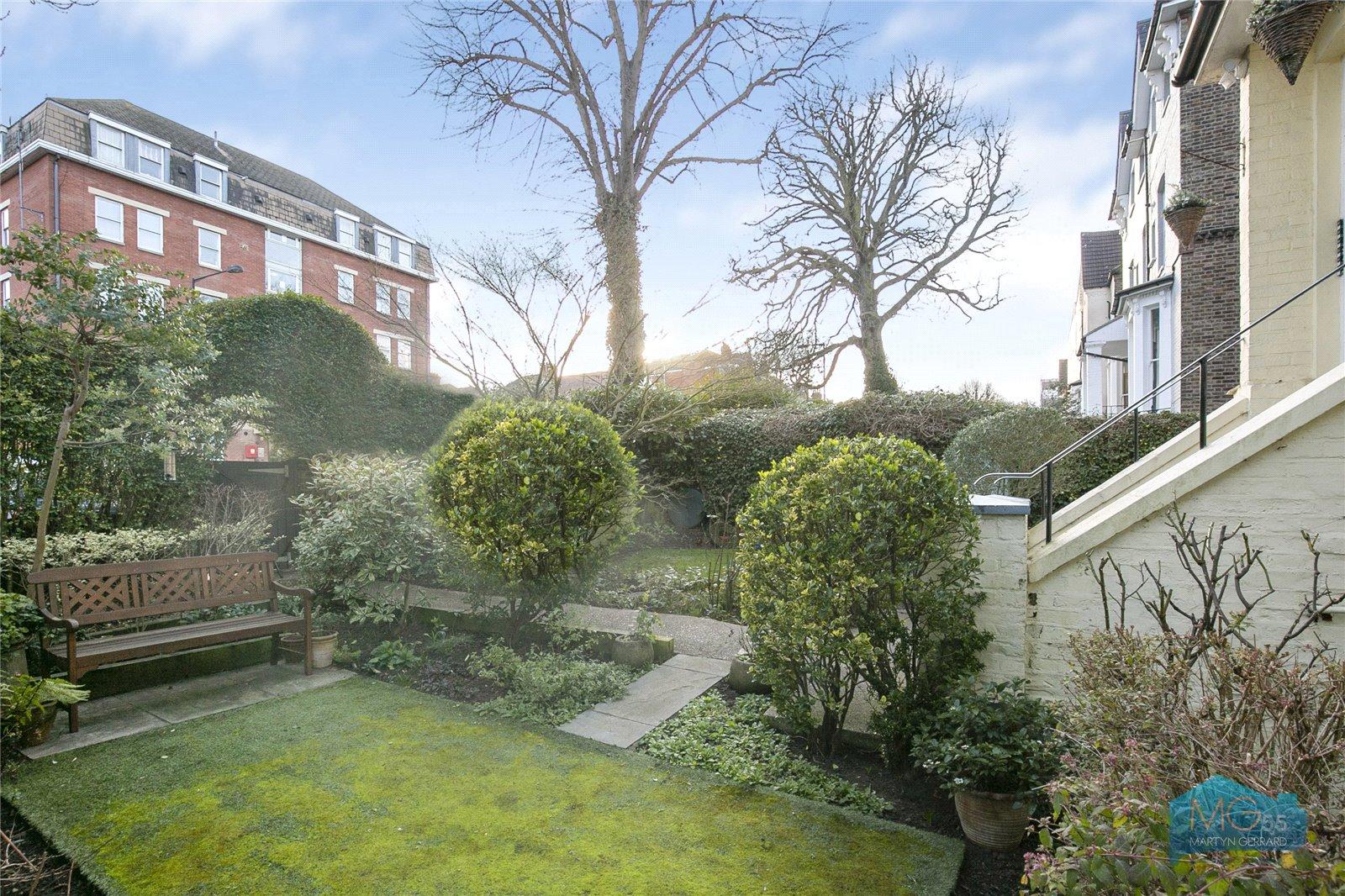 2 bedroom Apartment to rent - Martyn Gerrard