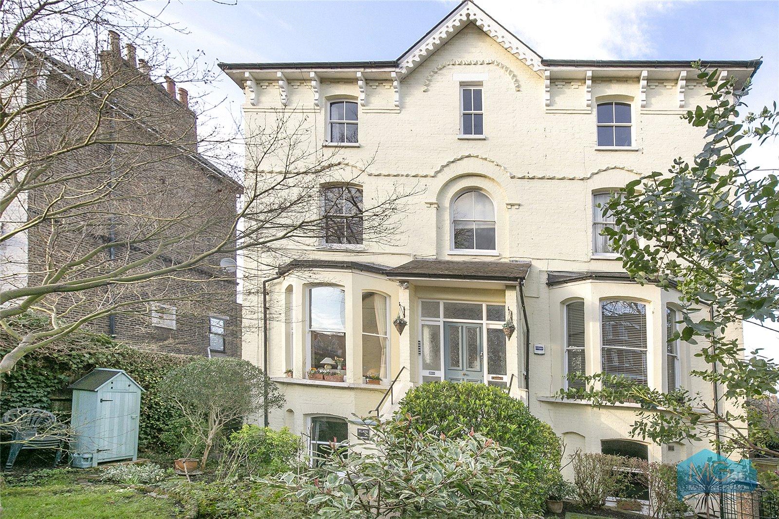 2 bedroom Apartment to rent - Martyn Gerrard