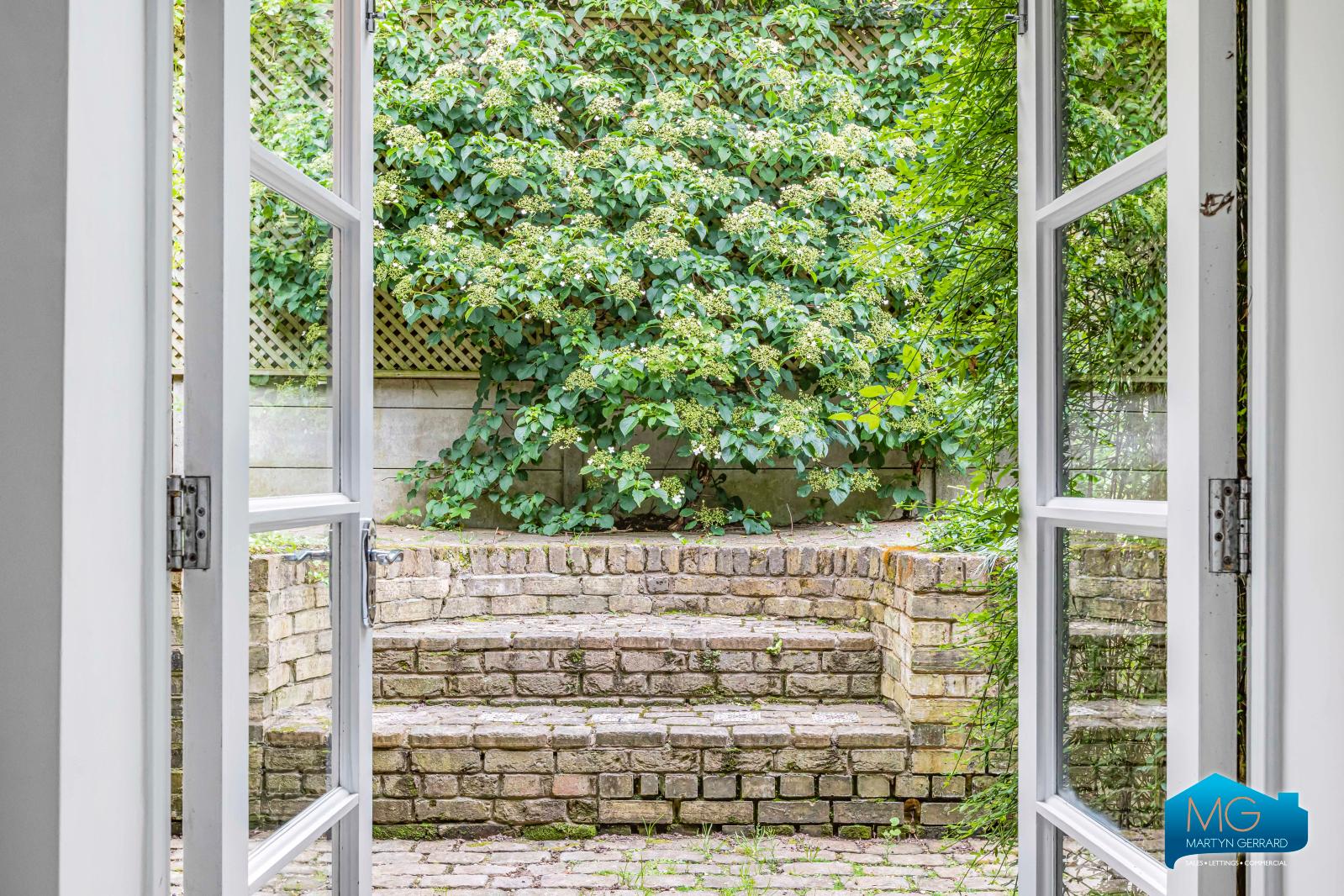4 bedroom End of Terrace House to rent - Martyn Gerrard