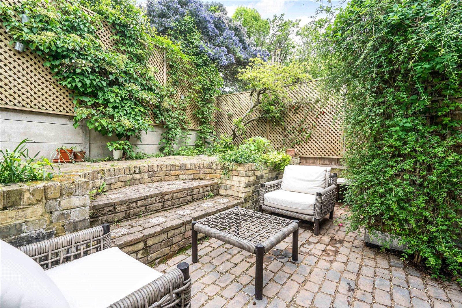 4 bedroom End of Terrace House to rent - Martyn Gerrard