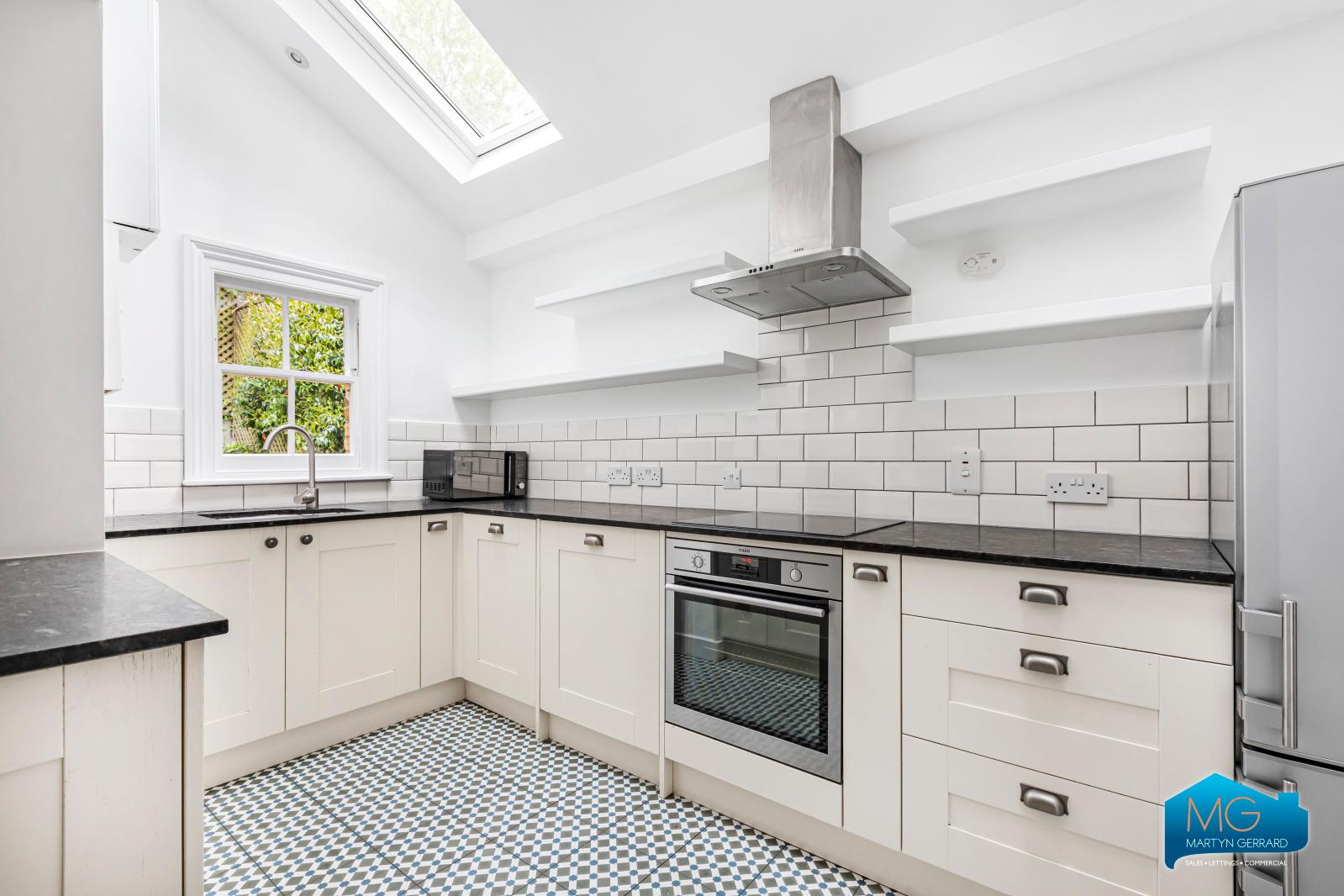 4 bedroom End of Terrace House to rent - Martyn Gerrard