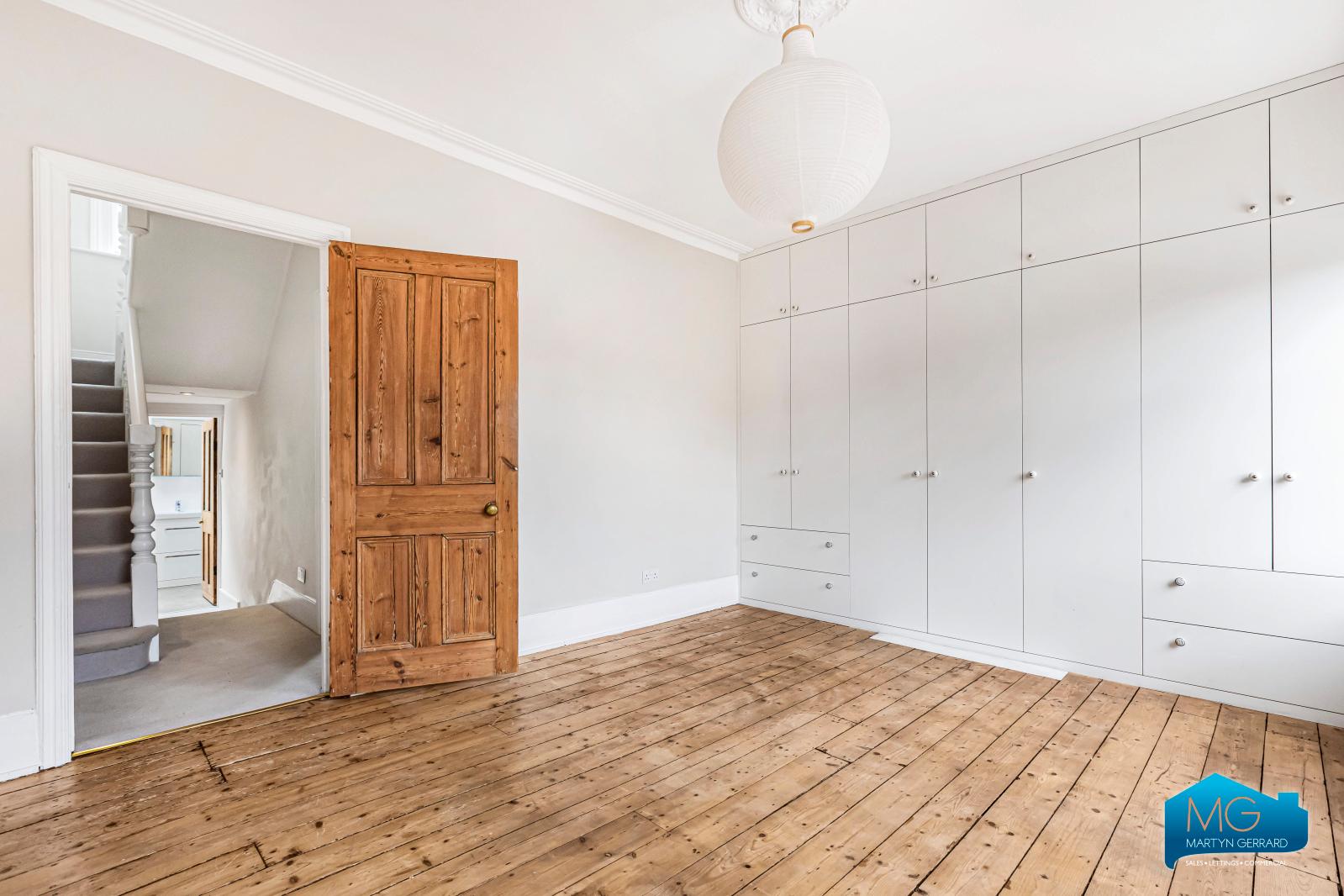 4 bedroom End of Terrace House to rent - Martyn Gerrard