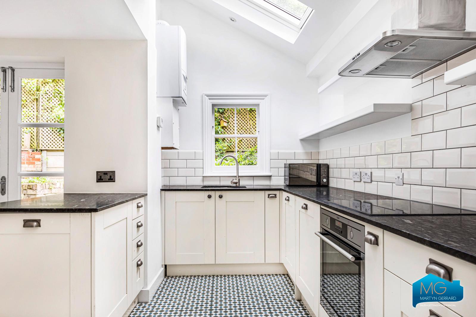 4 bedroom End of Terrace House to rent - Martyn Gerrard