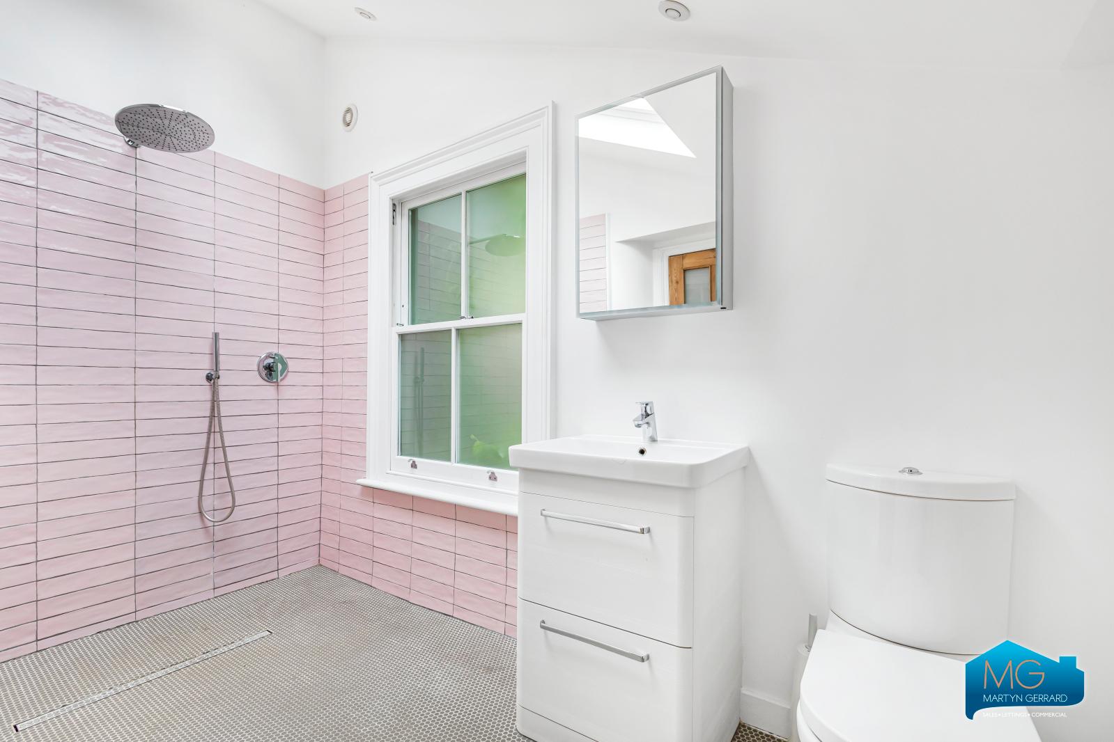 4 bedroom End of Terrace House to rent - Martyn Gerrard