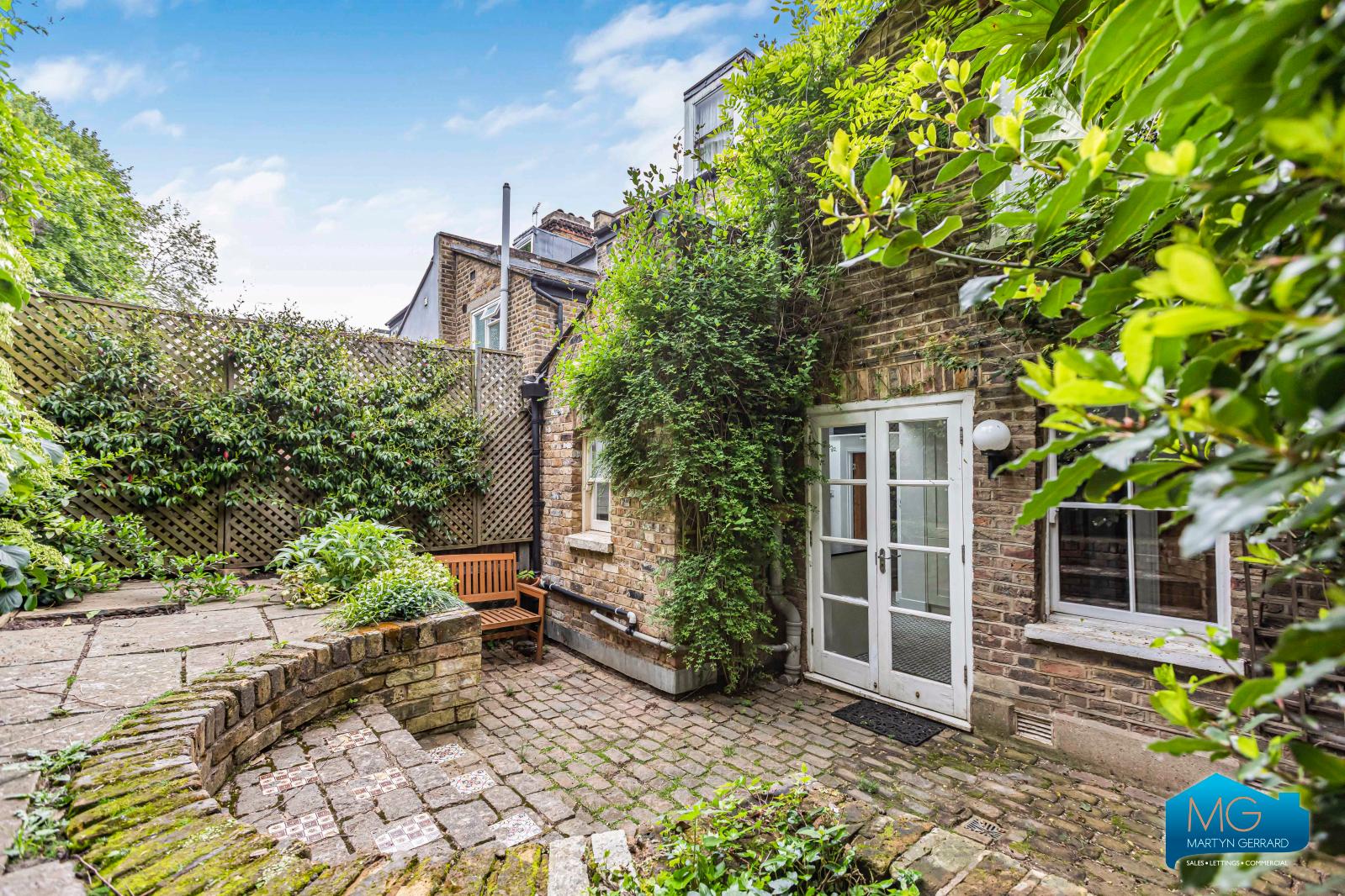 4 bedroom End of Terrace House to rent - Martyn Gerrard