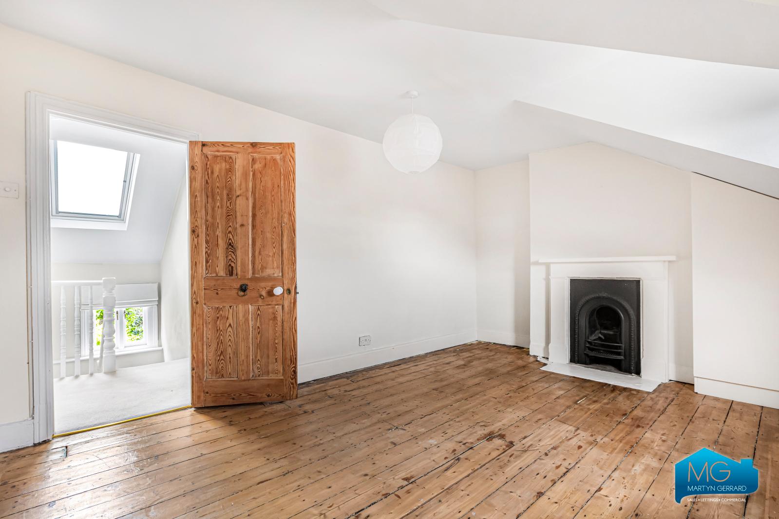 4 bedroom End of Terrace House to rent - Martyn Gerrard
