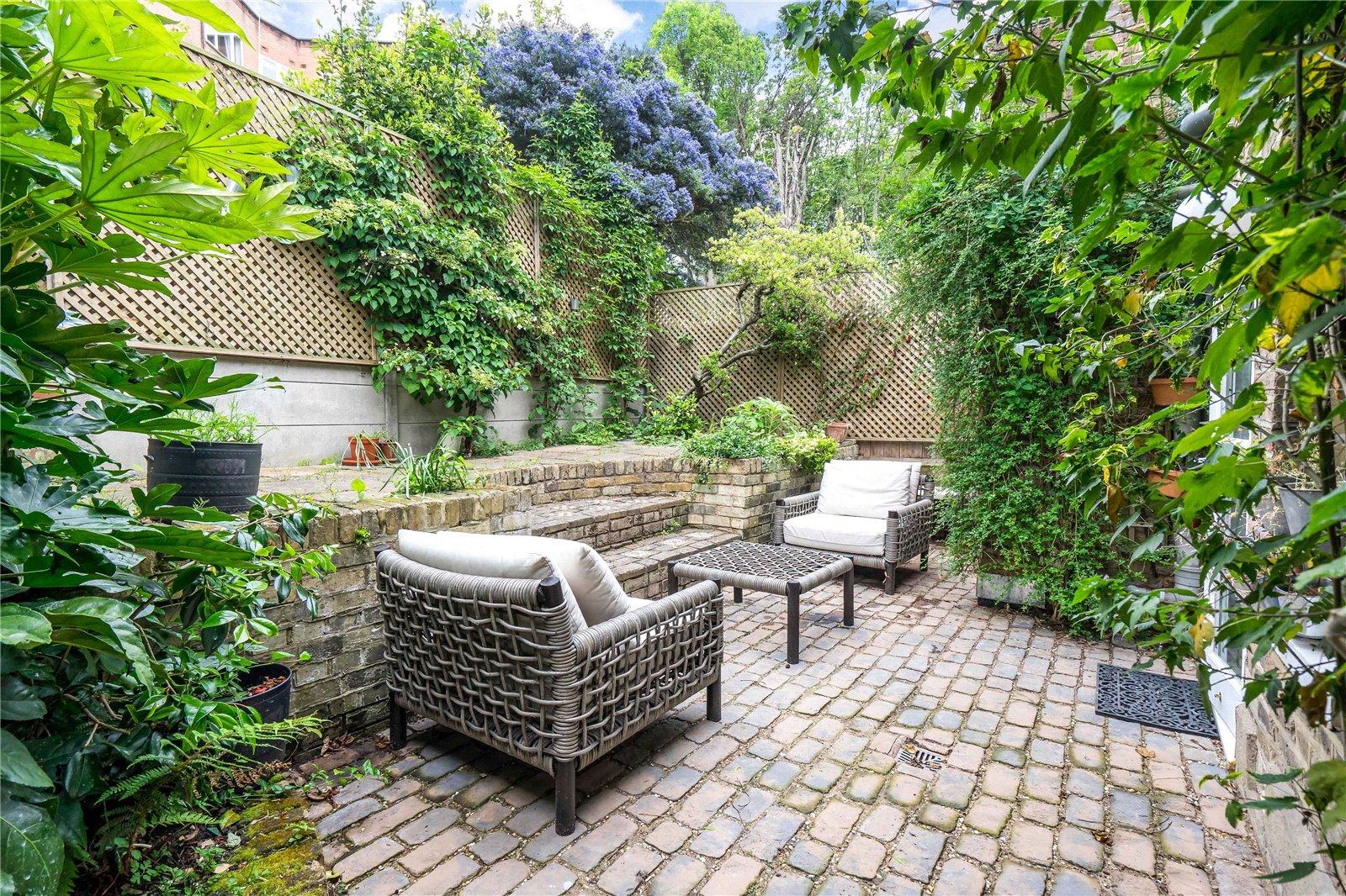 4 bedroom End of Terrace House to rent - Martyn Gerrard