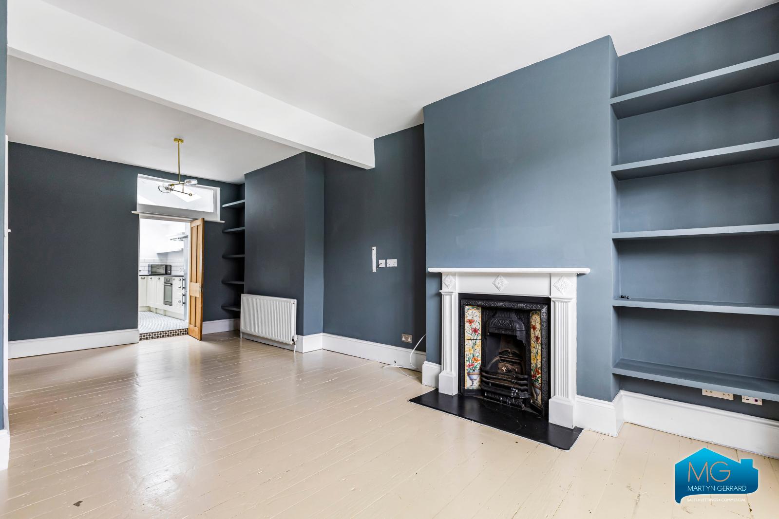 4 bedroom End of Terrace House to rent - Martyn Gerrard