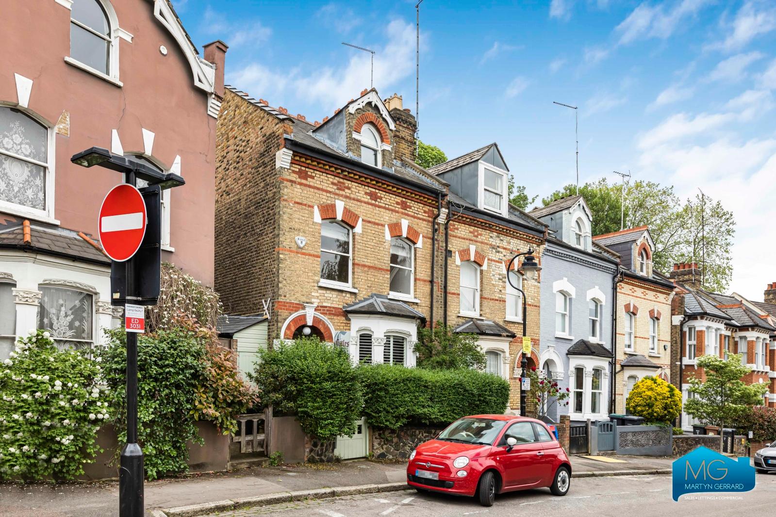 4 bedroom End of Terrace House to rent - Martyn Gerrard