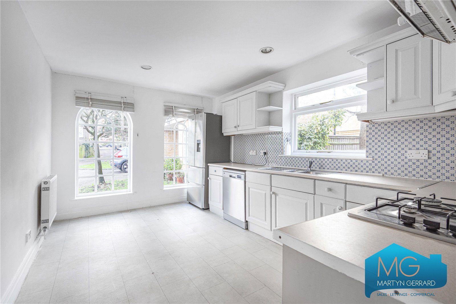 3 bedroom Semi-Detached House to rent - Martyn Gerrard