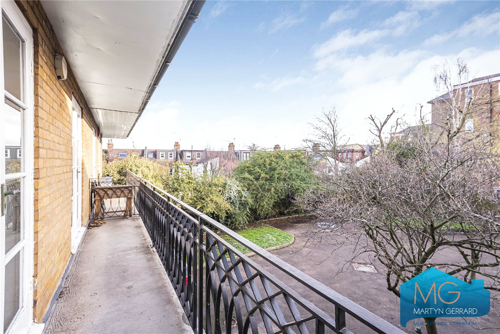 3 bedroom Semi-Detached House to rent - Martyn Gerrard