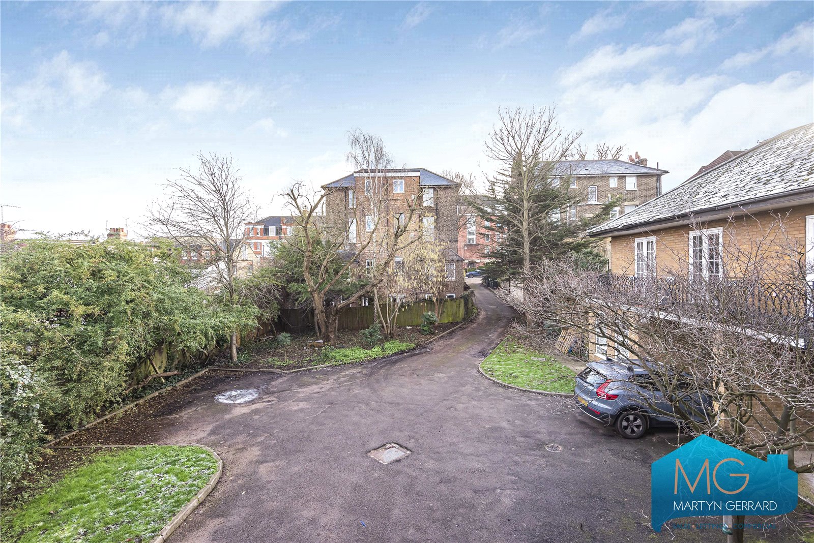 3 bedroom Semi-Detached House to rent - Martyn Gerrard