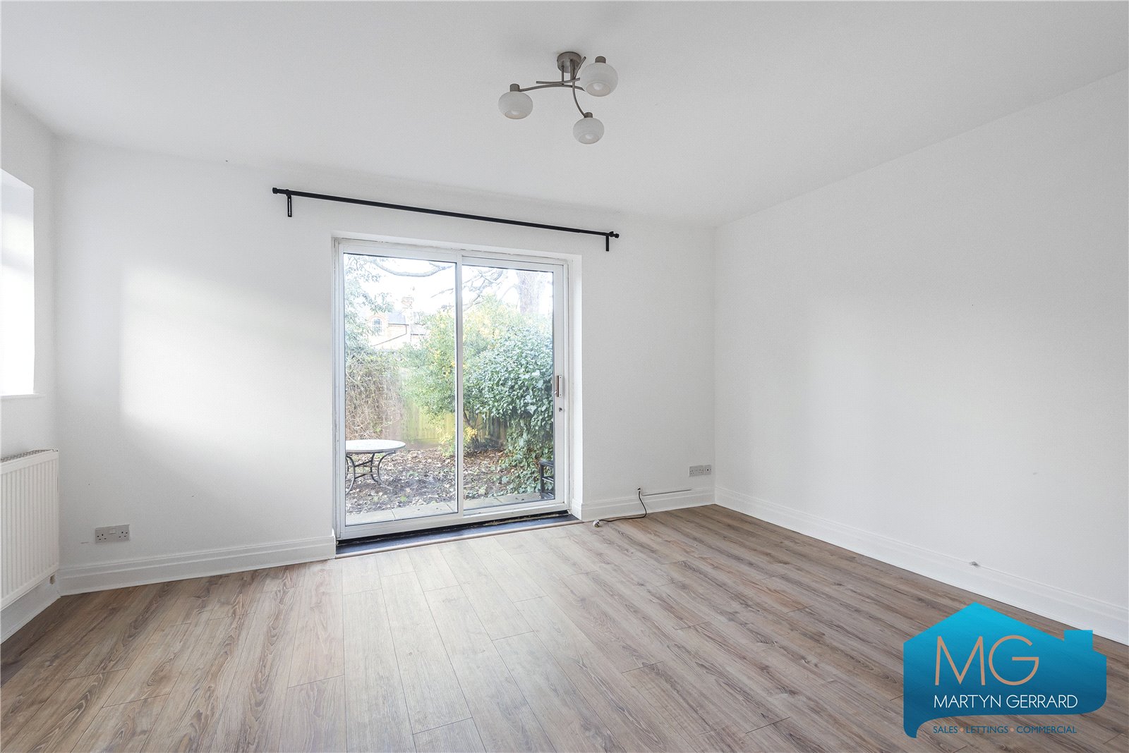 3 bedroom Semi-Detached House to rent - Martyn Gerrard