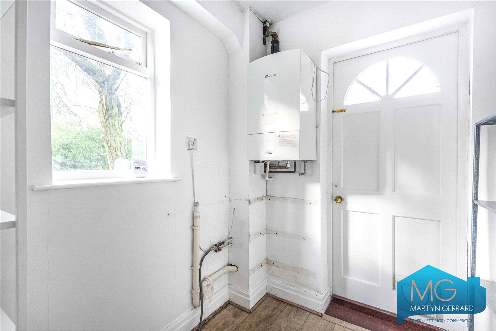 3 bedroom Semi-Detached House to rent - Martyn Gerrard