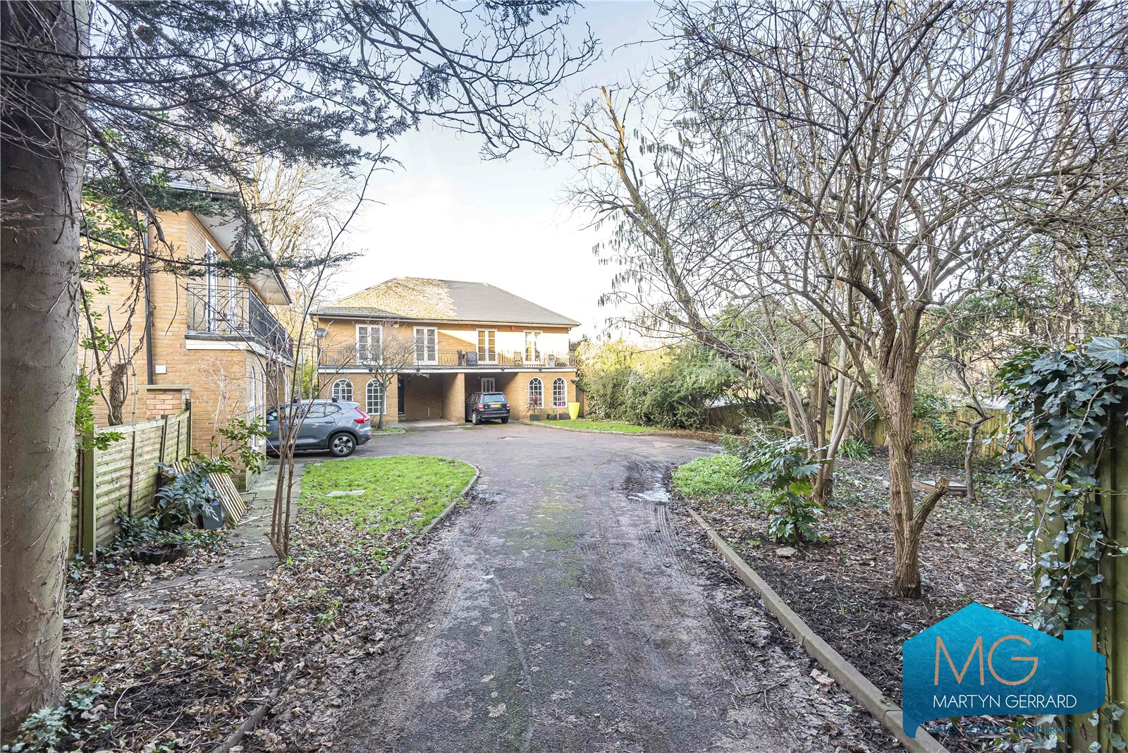 3 bedroom Semi-Detached House to rent - Martyn Gerrard