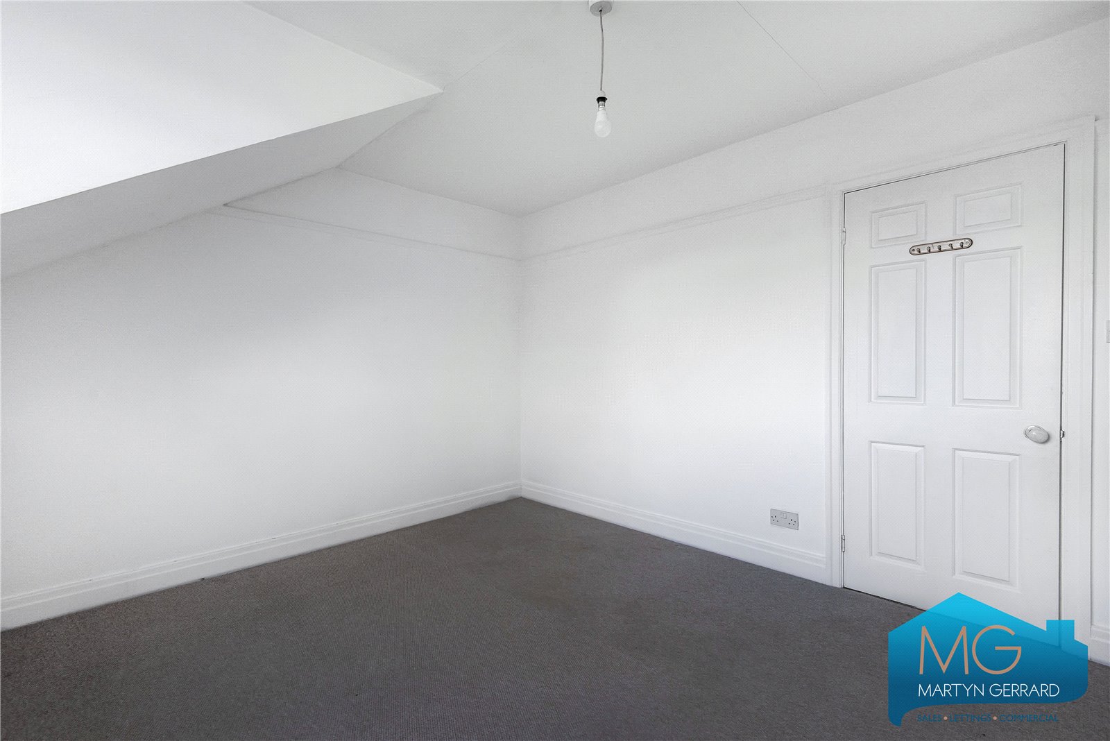 3 bedroom Semi-Detached House to rent - Martyn Gerrard